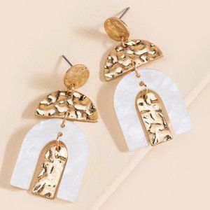 Gold Hammered, Upside Down U-Earrings
